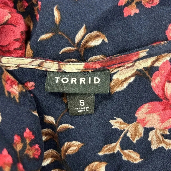 Torrid Plus Navy Floral Split Bell Sleeve Crisscross Neckline Crepe Blouse boho - Picture 9 of 10